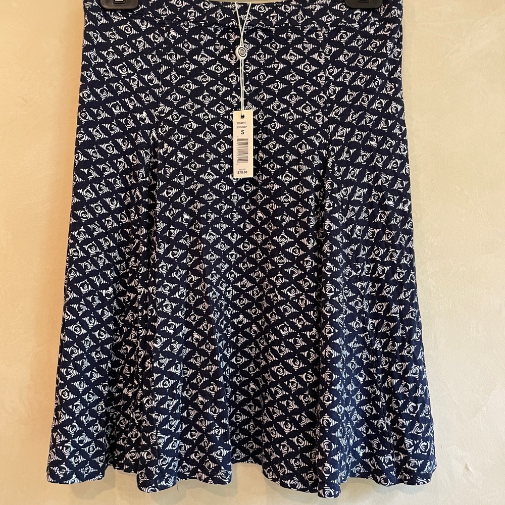 New with Tags Max Studio navy geometric pattern swingy skirt. Size small